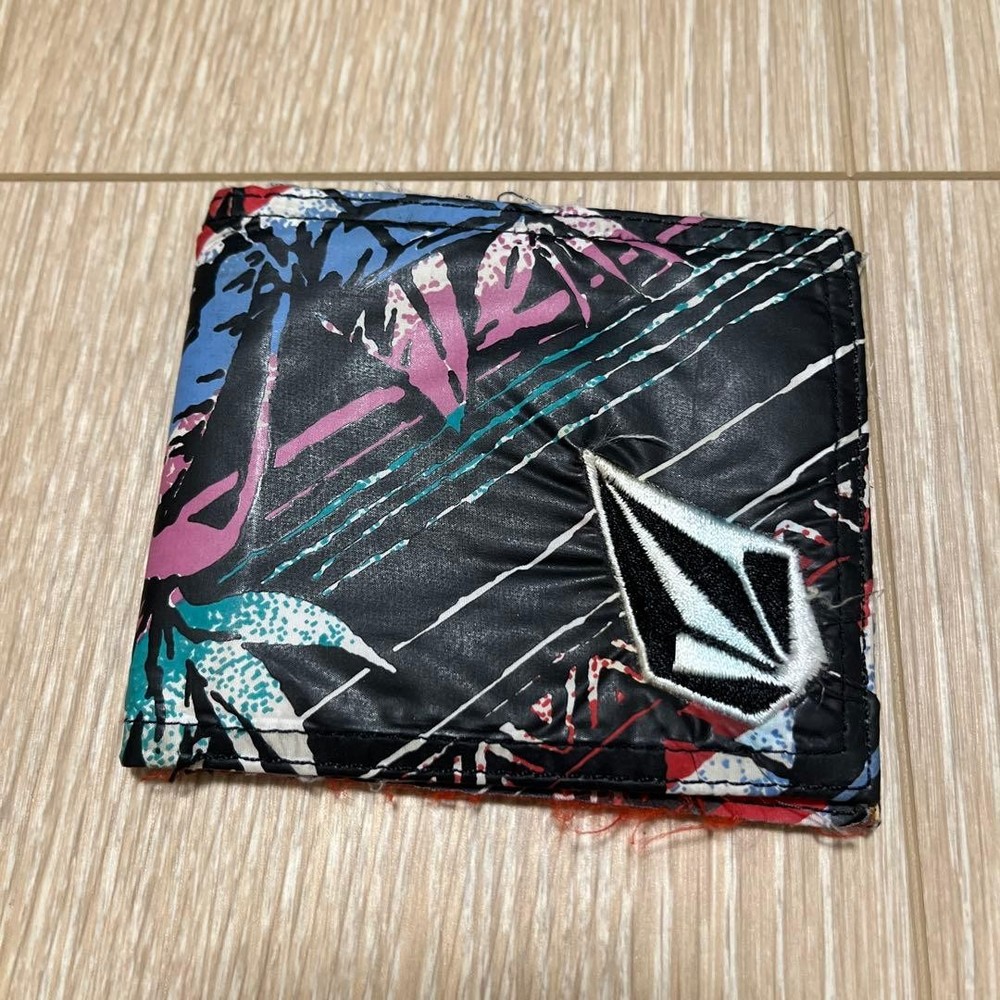 Last Used With Dirt Volcom Wallet Without Coin Purse