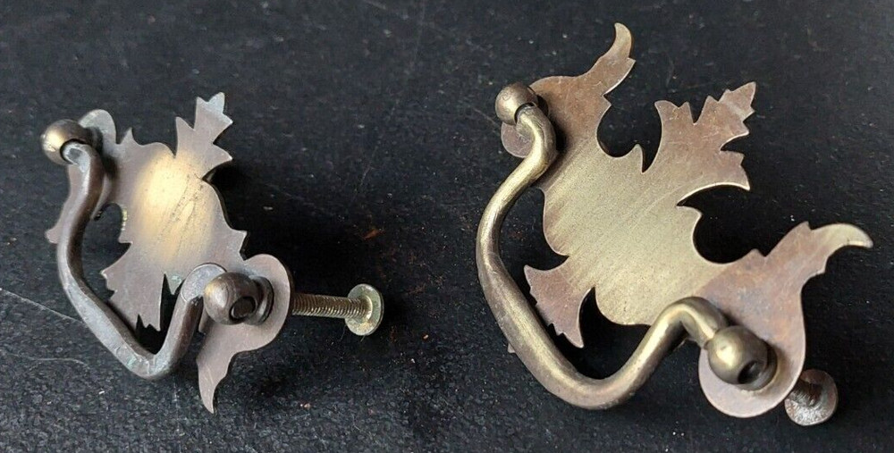 ARCHITECTURAL SALVAGE LOT. METAL PULLS. 2pc.