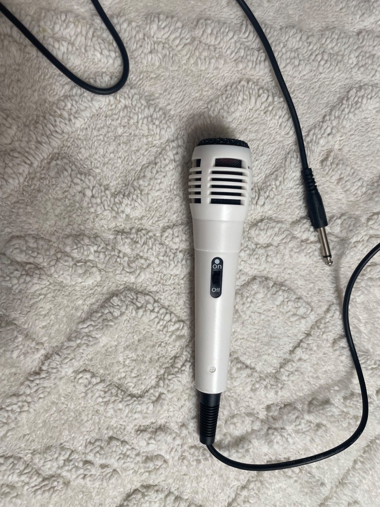Wired Handheld Microphone 3.5mm Plug White – Karaoke Toy Basic Audio