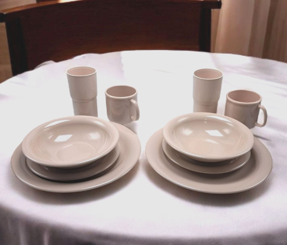 Tupperware 10 Piece Dessert Peach Melamine Dinnerware Setting for 2 Camping NOS