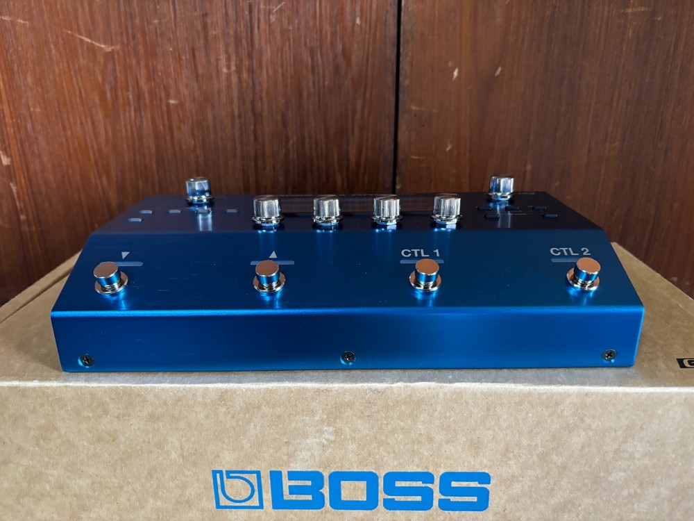 Boss GM-800 Guitar Synthesizer w/ box