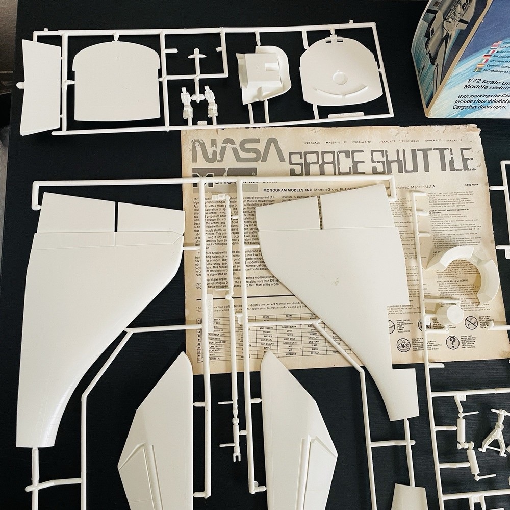 Monogram Space Shuttle Challenger 1/72 Model Kit #5702 One Piece Missing