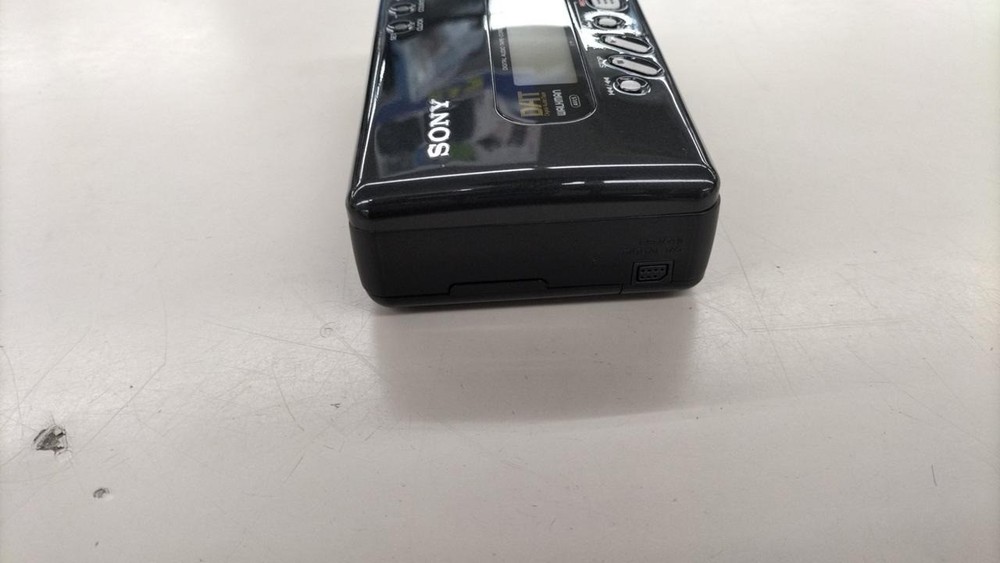 Sony TCD-D8 DAT Walkman Portable Recorder