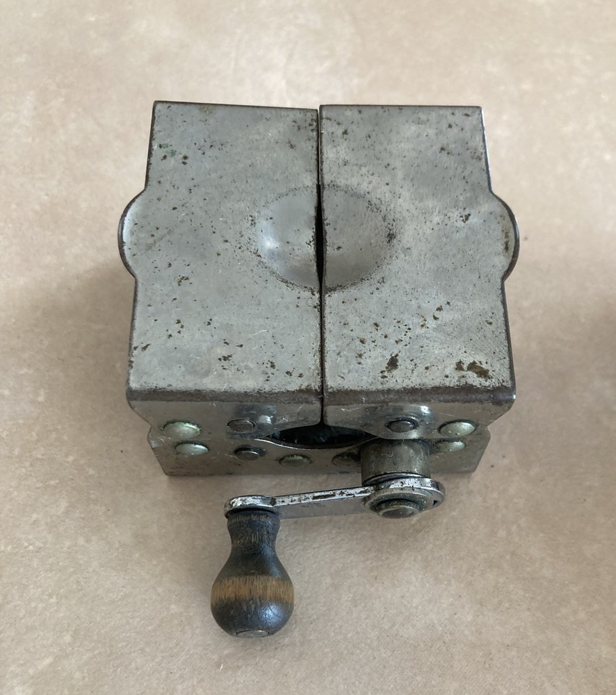 Vintage Bluebeard Razor Stropper Sharpener USA