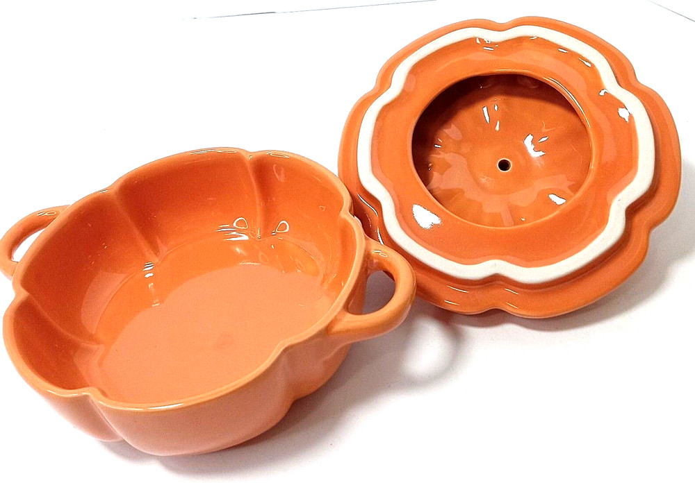 Small Pumpkin Shape Bakeware Lid and Handles