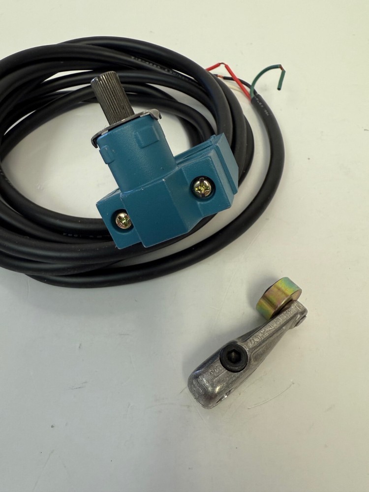 MICRO YAMATAKE HONEYWELL 14CE6-3T MICRO SWITCH NEW OPEN BOX