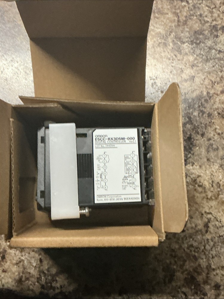 🍀DIGITAL CONTROLLER E5CC-RX3D5M-000 MULTI RANGE 24V AC DC 60HZ🍀