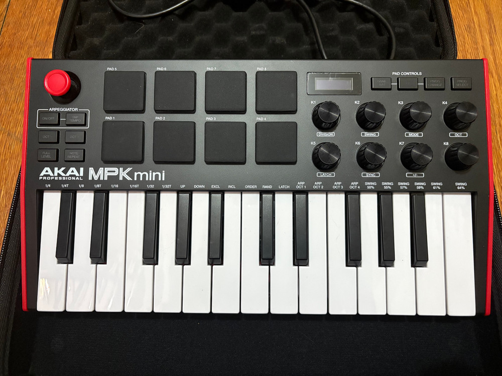 Akai Professional MPK Mini USB MIDI Keyboard Controller /with Case
