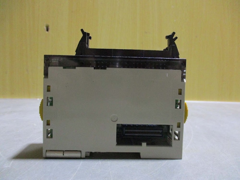 OMRON CJ1W-MD263 Input Output Unit PLC I/O Module USED