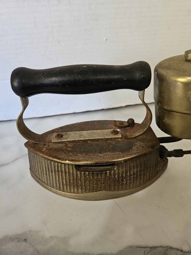 VINTAGE CLOTHING IRON