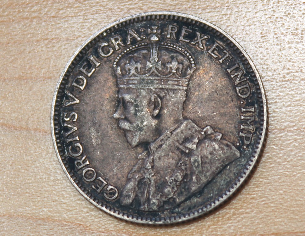 1915 Canada 25 Cents Silver