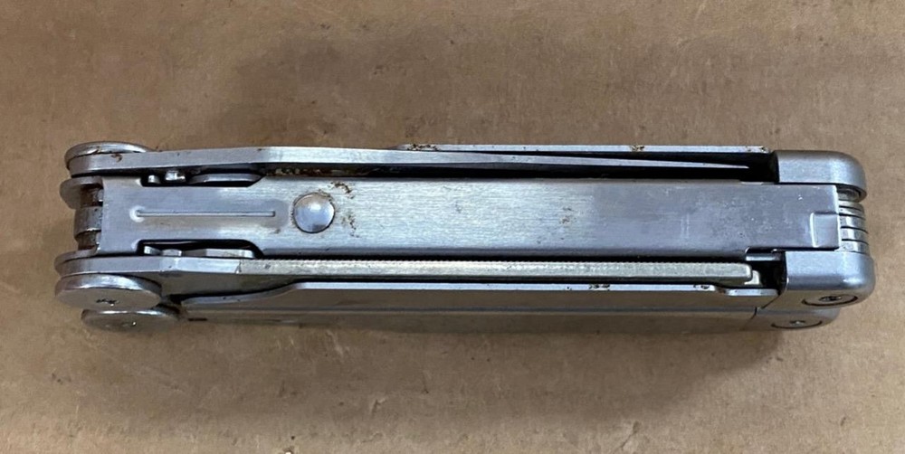 VINTAGE LEATHERMAN WAVE MULTI-TOOL.