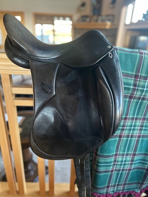 Devoucoux Dressage Saddle 17 used