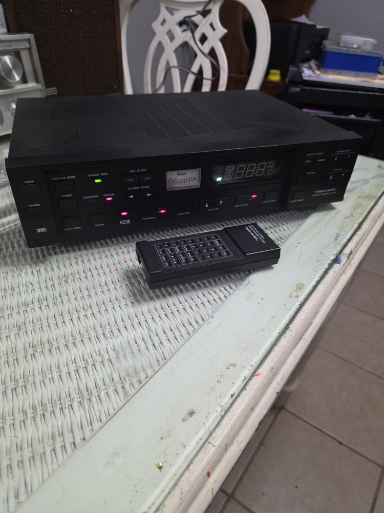 REALISTIC SATELLITE RECEIVER MODEL SR 2010