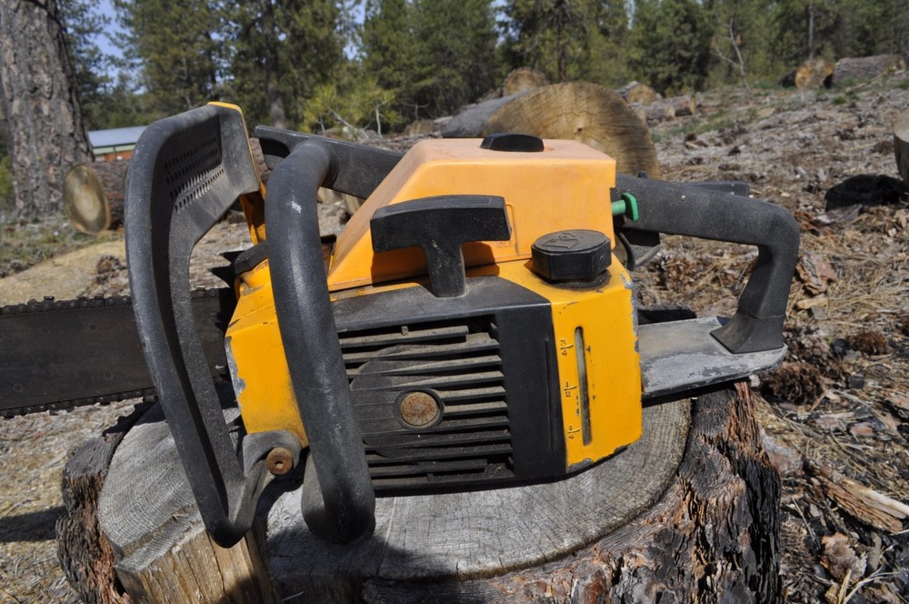 Mongomery wards 3.7 chainsaw, great compression