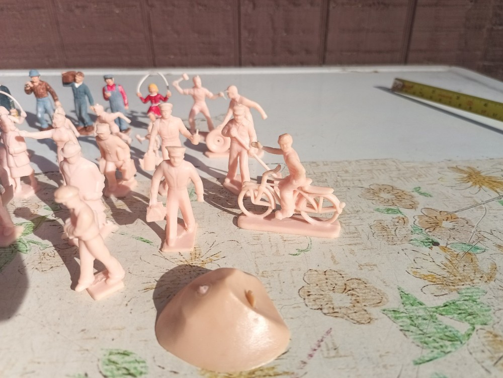 Model Train Accessories-people