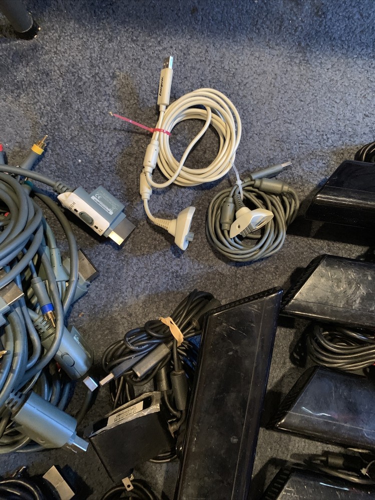6 Xbox 360 Kinect Sensor Bars, 25 AV Cables Untested