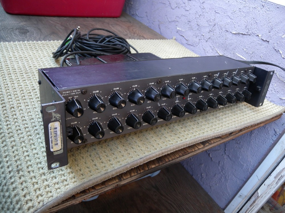 WHITE PROFESSIONAL EQUALIZER 4000. GREAT WORKED CONDITION. WITH TESTED. U.S.A