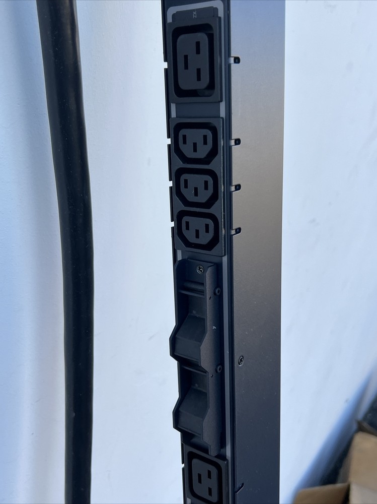 Server Technology CL-24VY-L30MA Data Center Rack Power Distribution Unit PDU