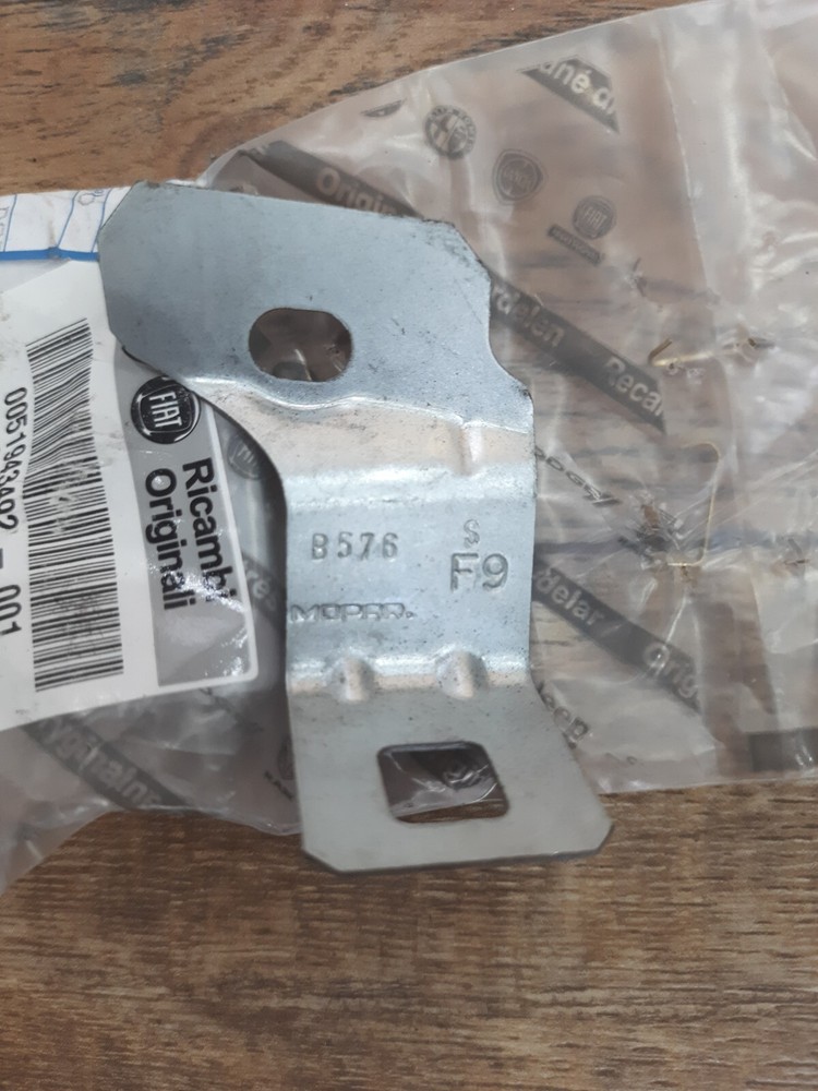 Fiat 500x Left Wing Support 51943492