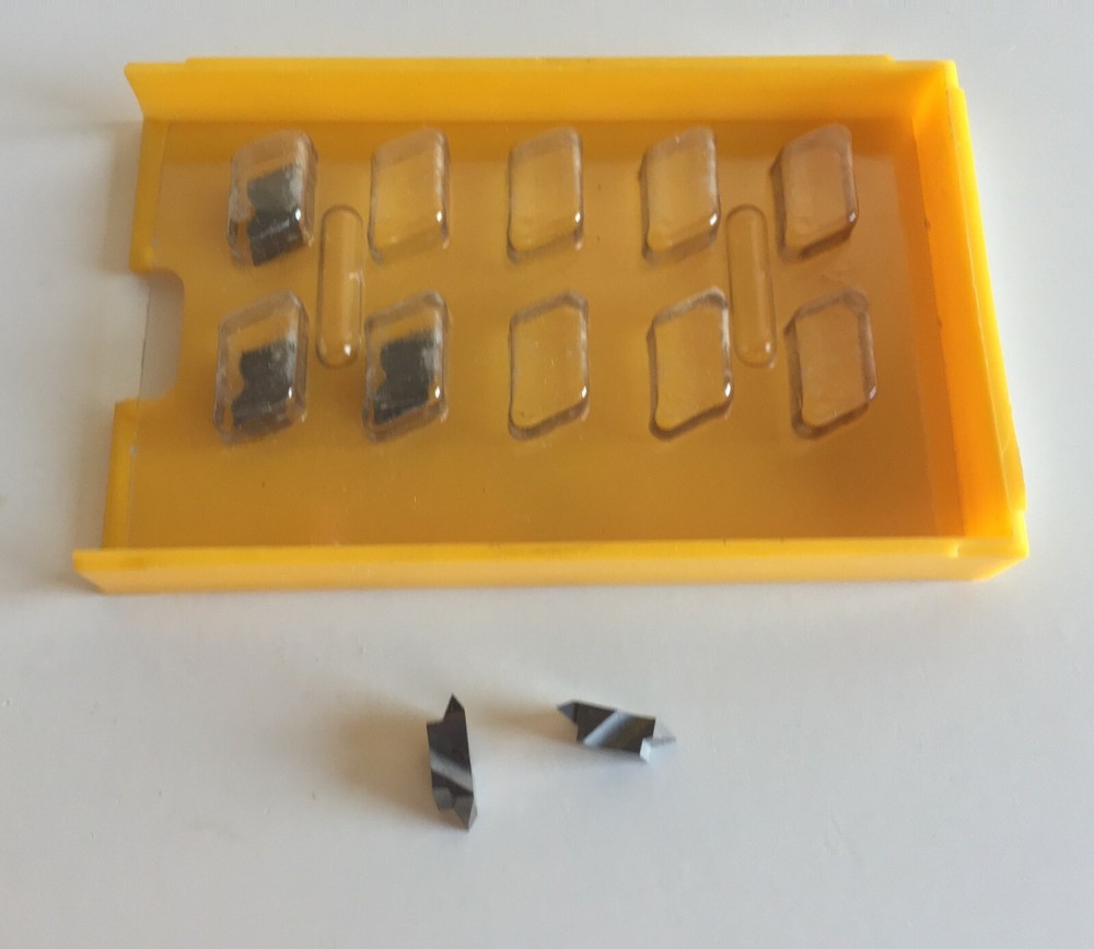 KENNAMETAL NTK2L THREADING KC68 INSERTS...(5) INSERTS AS SHOWN.