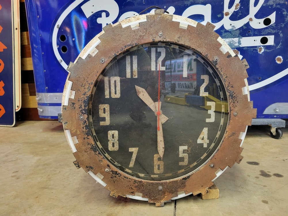 ENCC CLEAVLAND Neon Clock Aztec Original