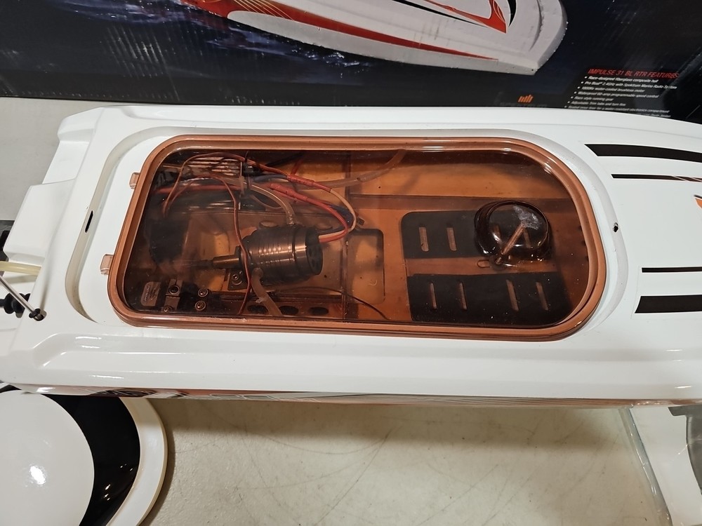 Pro Boat Impulse 31 6s Brushless RC Boat W Box, Battery, & Controller. TESTED!!
