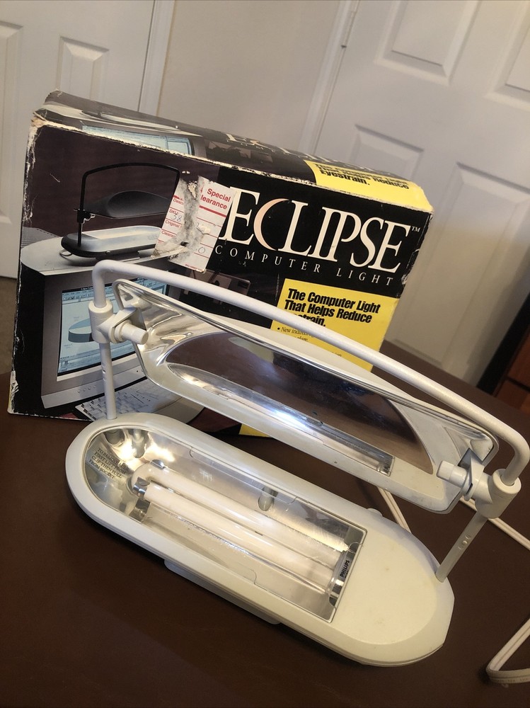 ECLIPSE COMPUTER LIGHT •Reduces Glare & Eyestrain •Ergonomic •Easy to Mount