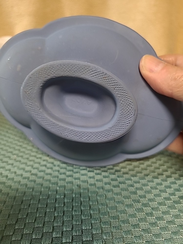 AVON BLUE SOAP DISH ( BIN RR)