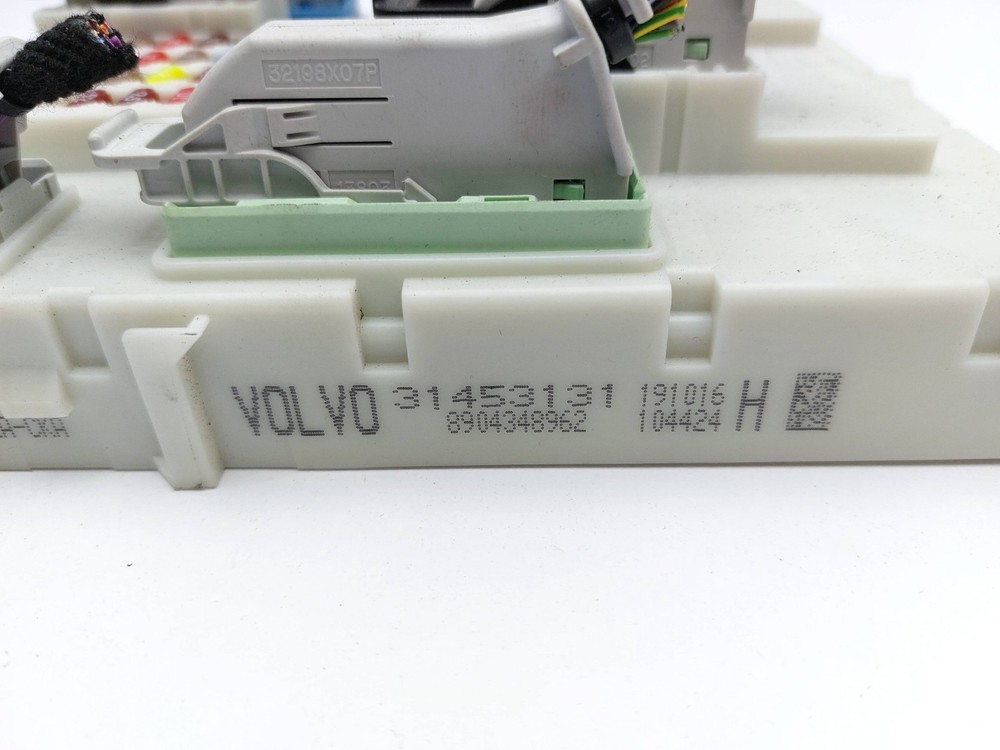 FUSE RELAY BOX 31453131 VOLVO V40 2016