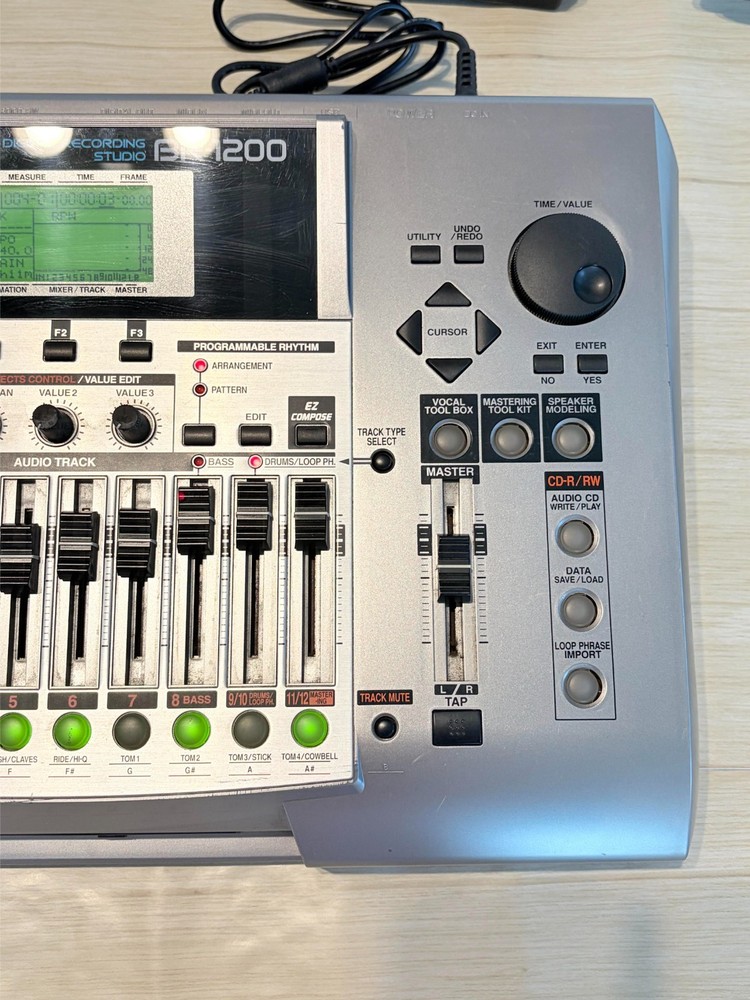 BOSS BR-1200CD Digital Recording Studio Multitrack Recorder MTR CD Burner Tested