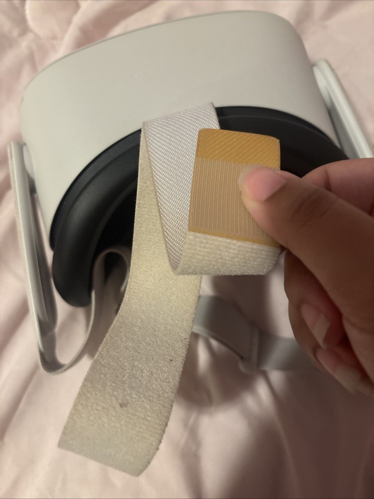 Oculus Quest 2 128GB Pre-owned with Controllers and Case