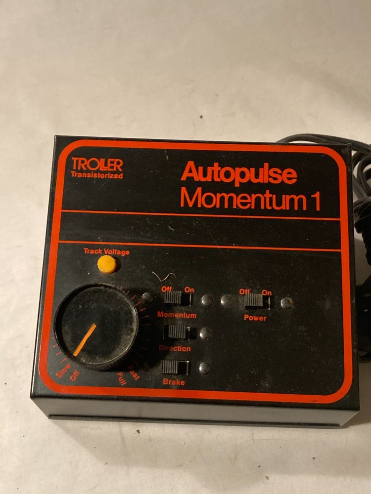 Troller Transistorized Autopulse Momentum 1 HO Train Transformer Model 34 W/Box