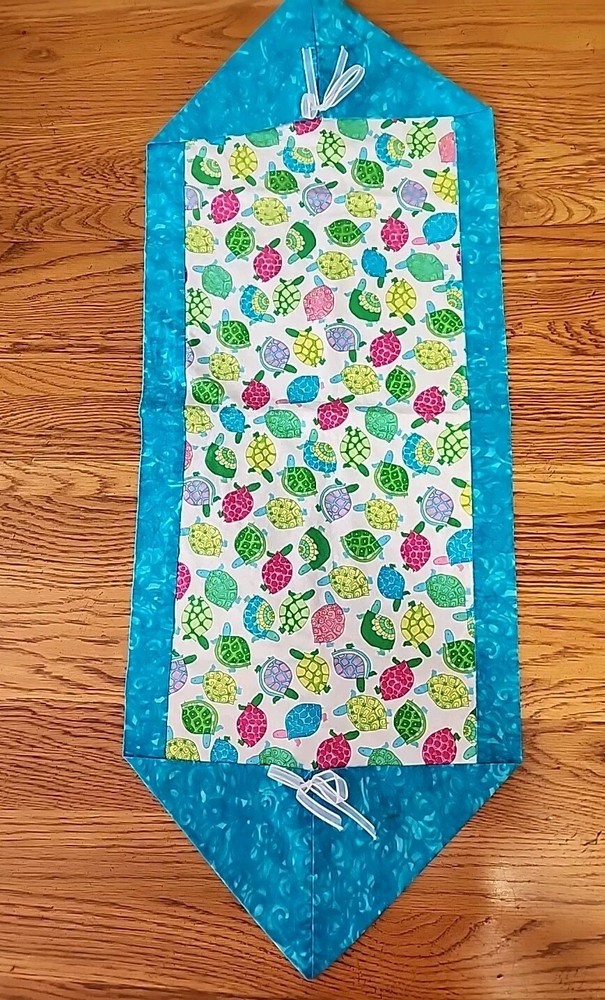 Beautiful Sealife Turtle Lovers Long Table Runner Reversible 42"
