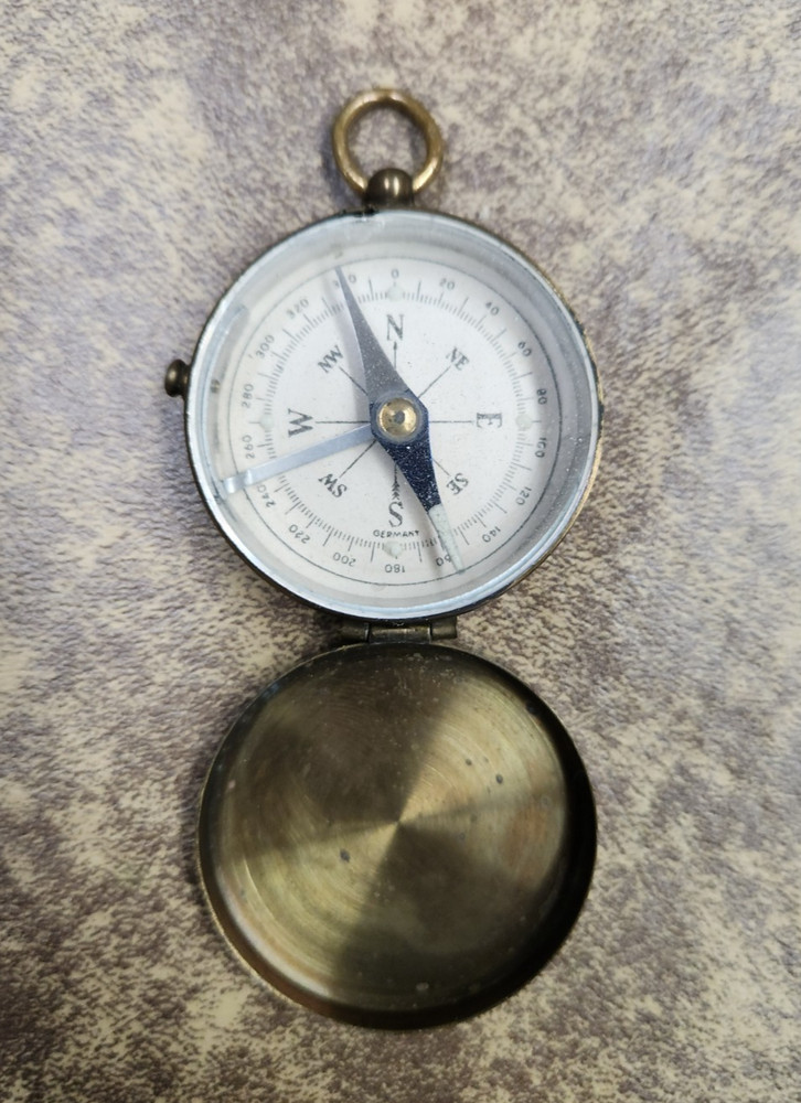 Vintage Germany Needle Lock Brass Pocket Compass Pendant Glow Points & Tip