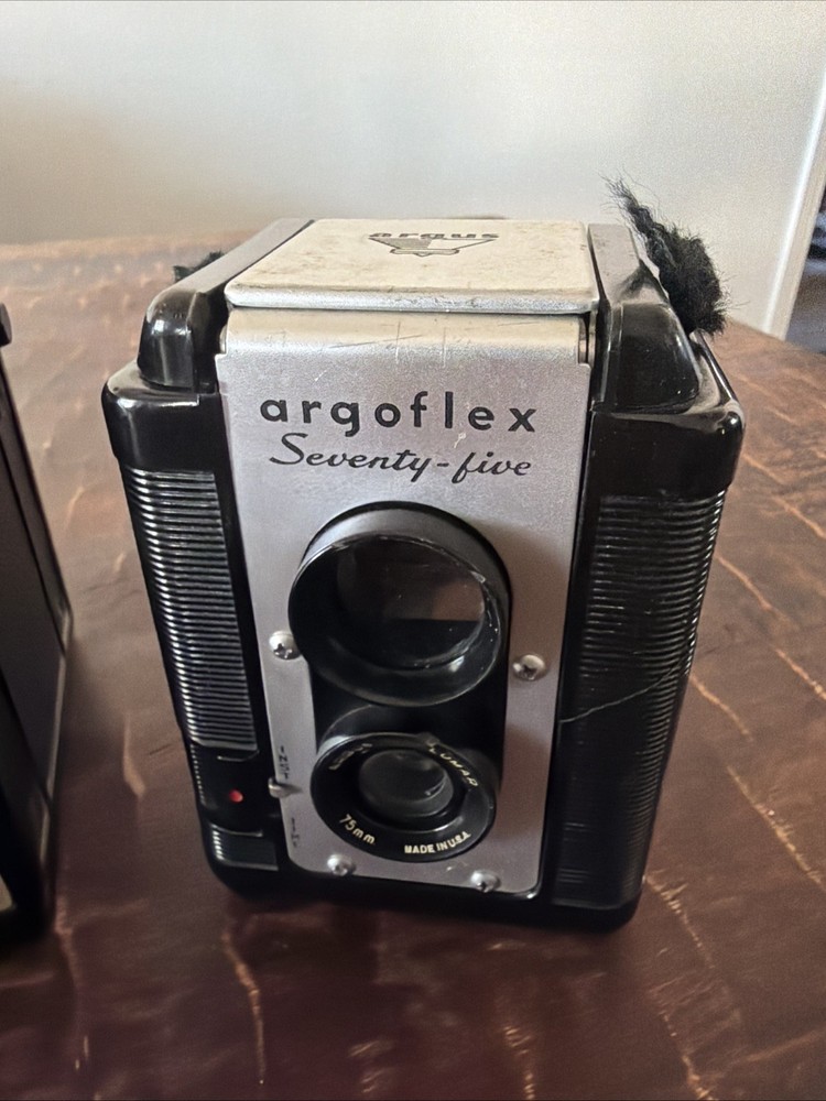 Vintage Argus Argoflex Seventy-five Camera with Flash Untested