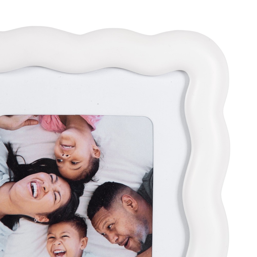 5x7 Wavy Black Picture Frame