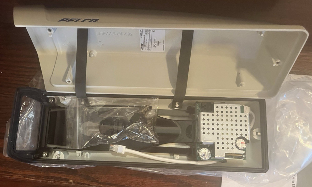 Pelco EH16-2P With SS16 Sunshield