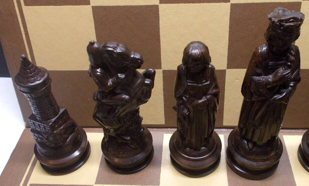 Vintage E. S. Lowe Renaissance Chessmen 1959