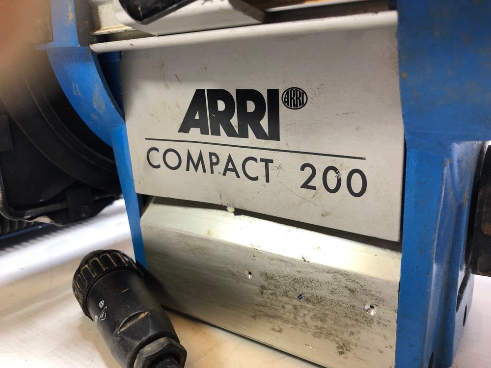 Arri compact 200w HMI lighting kit