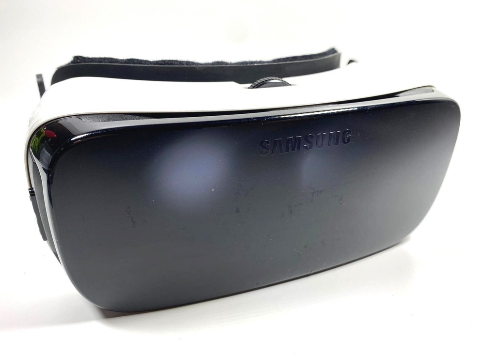 Samsung Gear VR Virtual Reality Headset (Missing Cable)