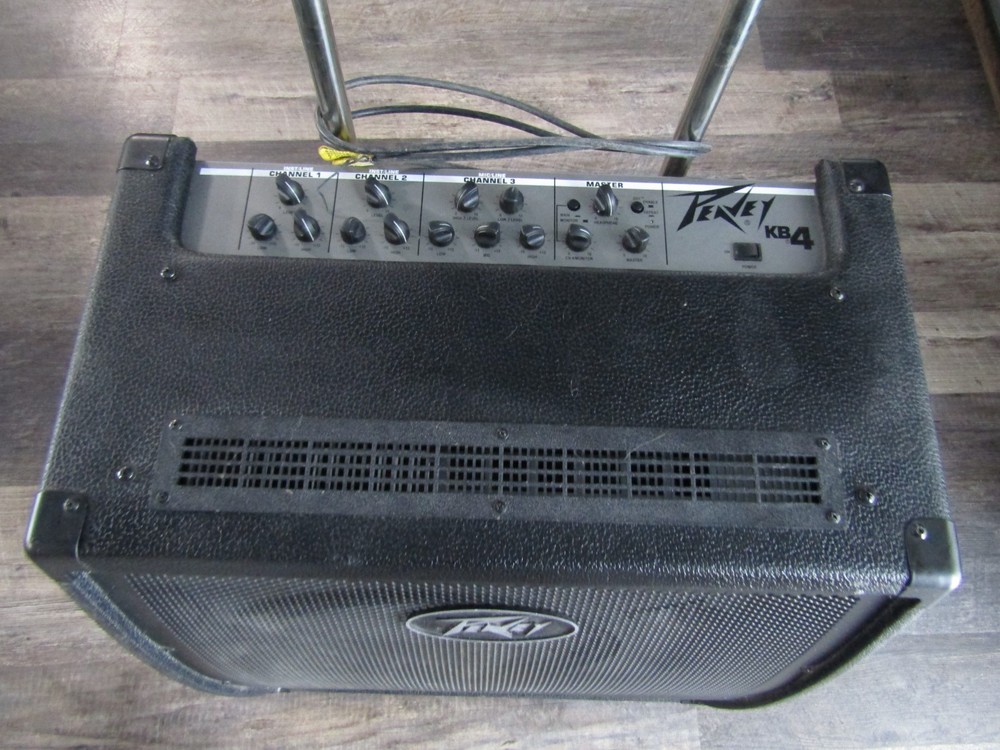 PEAVEY KB4 AMPLIFIER