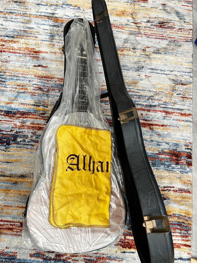 Alhambra 9P Classical Guitar, Natural, with hard case