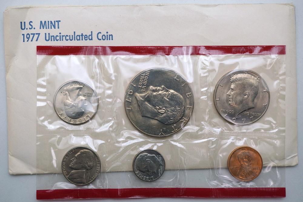 1977 D Uncirculated Mint Set in OGP Envelope