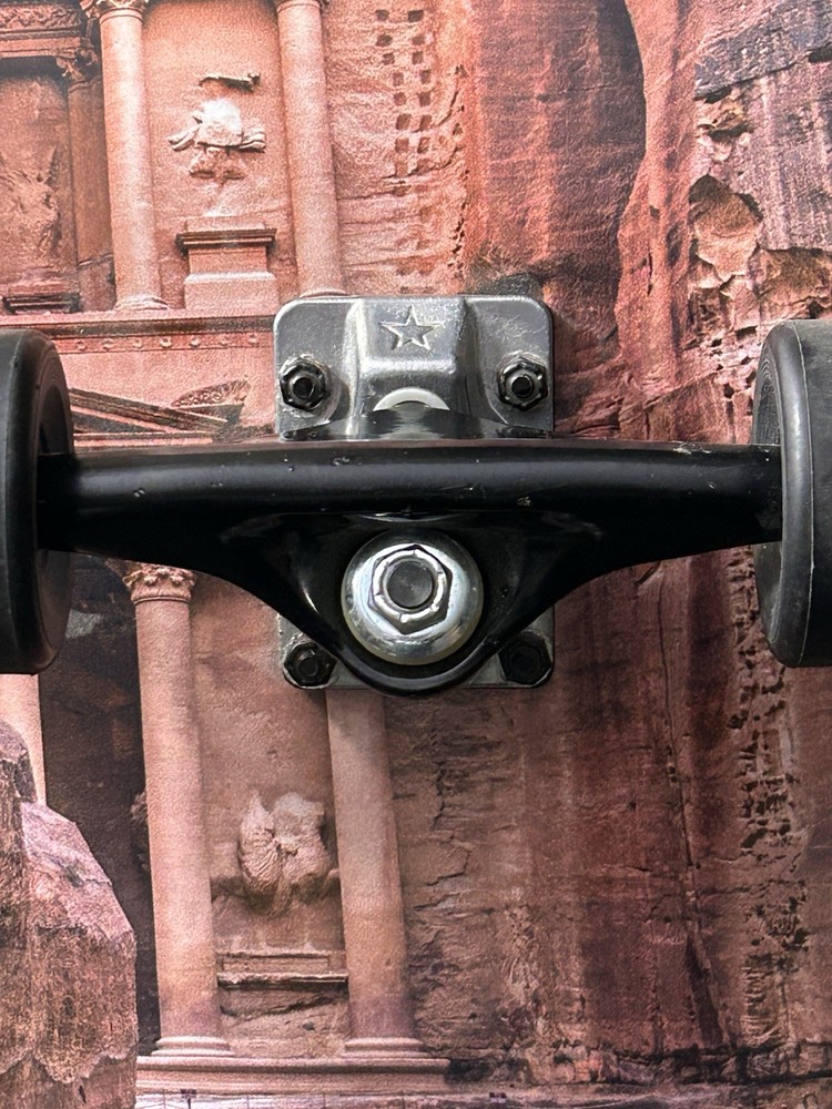 MAGENTA VISUAL TRAVELING COLLAB (8.5) Skateboard