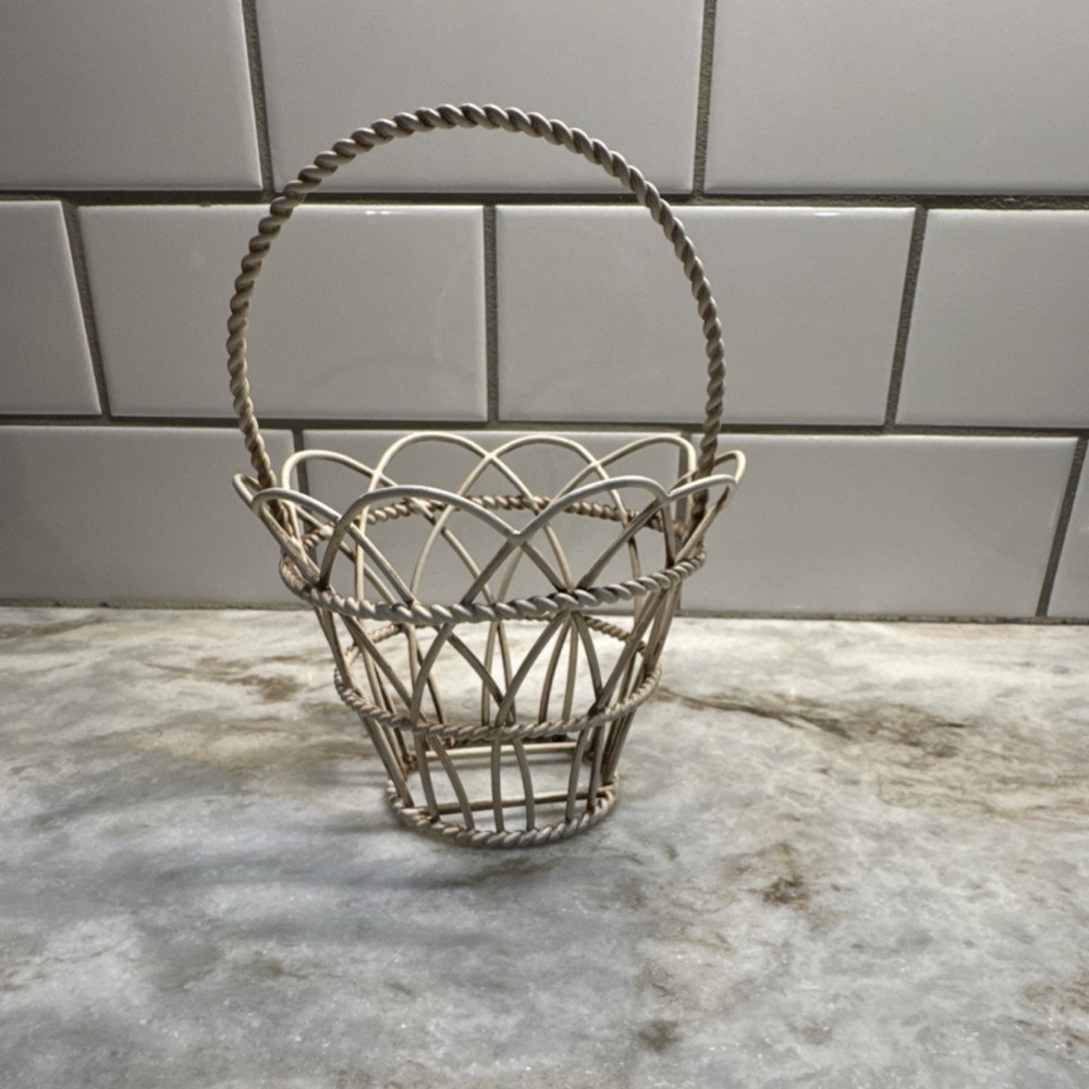 Small Metal Wire Round Basket with Handle