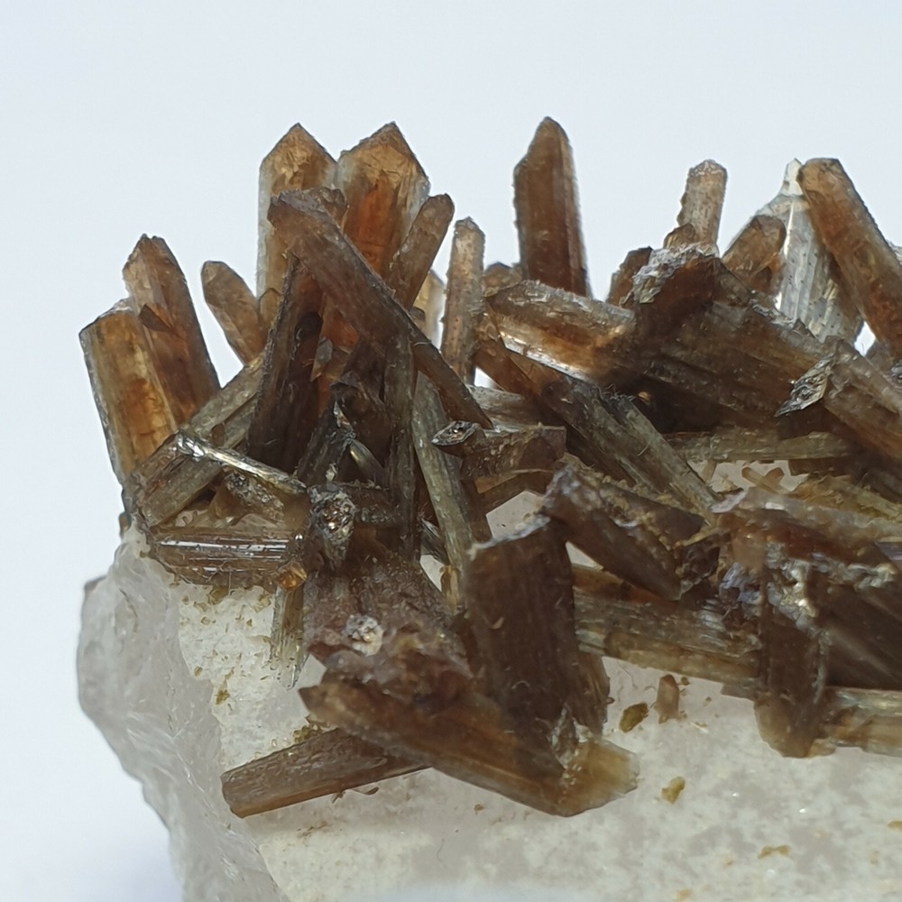 Childrenite on Quartz