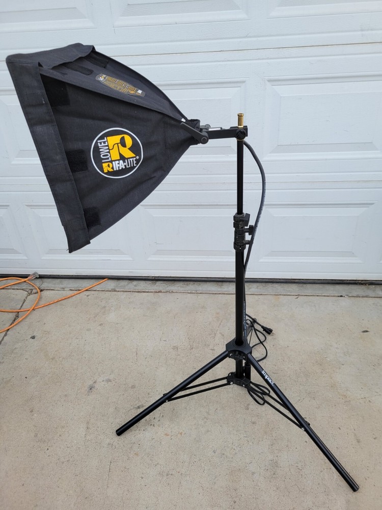Lowel Rifa Lite W/ Tripod LC 44 Constant Diffused Softbox Studio Light Used