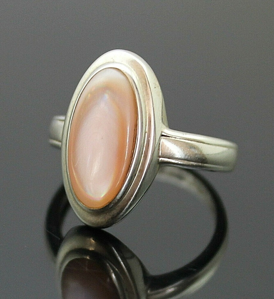 CHARMING VINTAGE OVAL PINK MOTHER OF PEARL STERLING SILVER RING SIZE 9.75