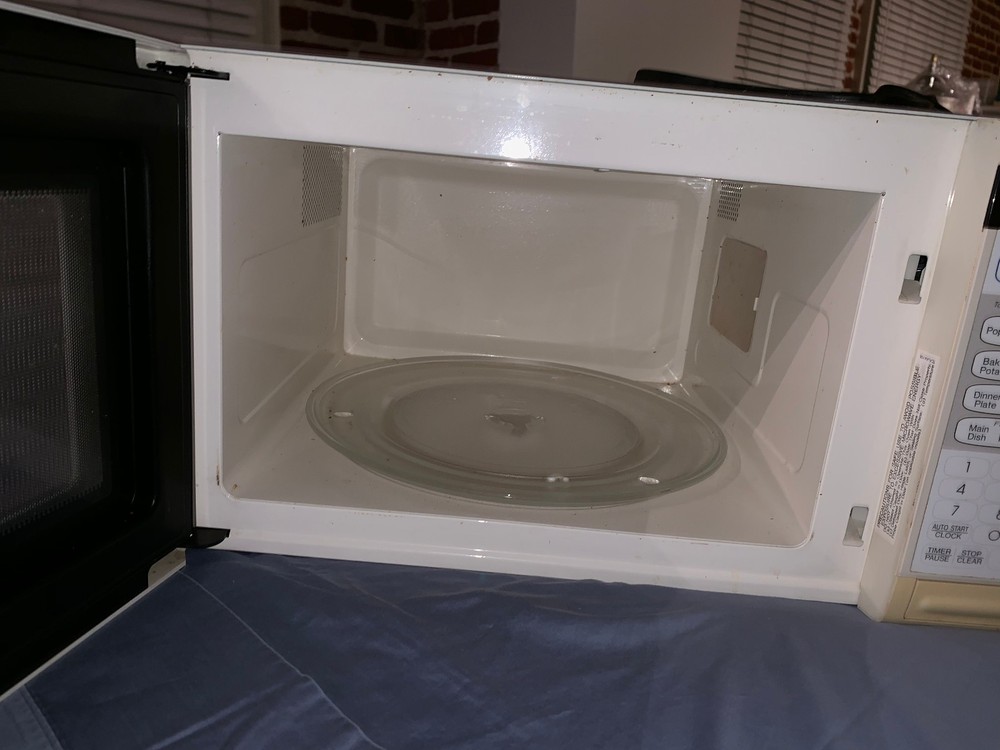Sharp R-3A66 Microwave Oven